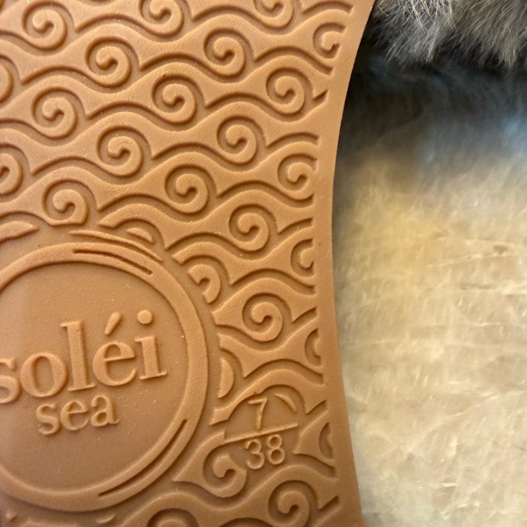 Sorel Women's Charcoal Fur flats - Picture 4 of 4